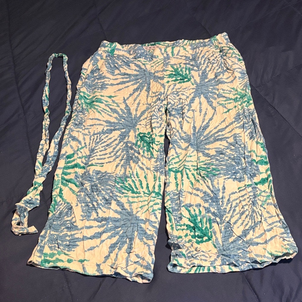 Tropical Print Capris